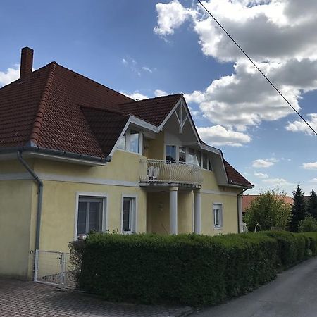 Esther Apartman Денешдиаш Экстерьер фото
