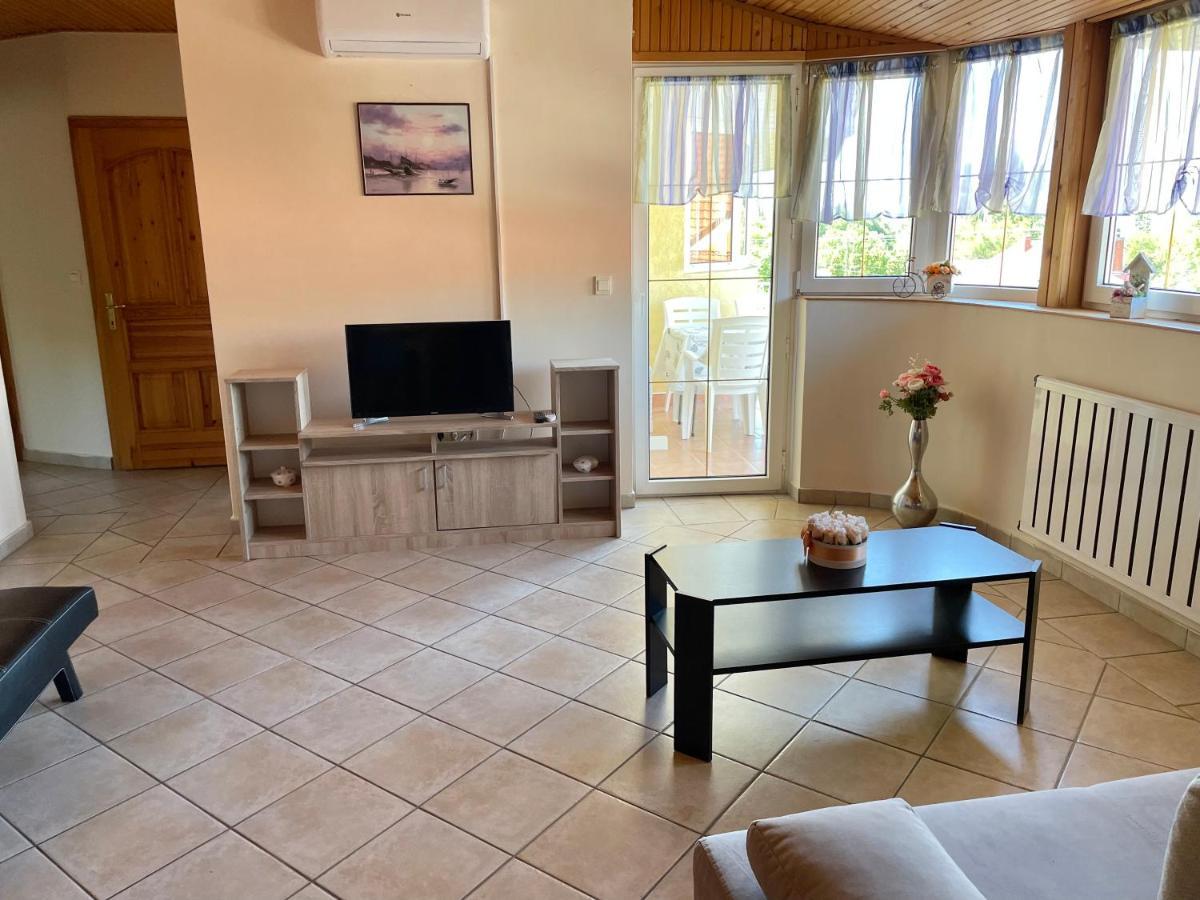 Esther Apartman Денешдиаш Экстерьер фото
