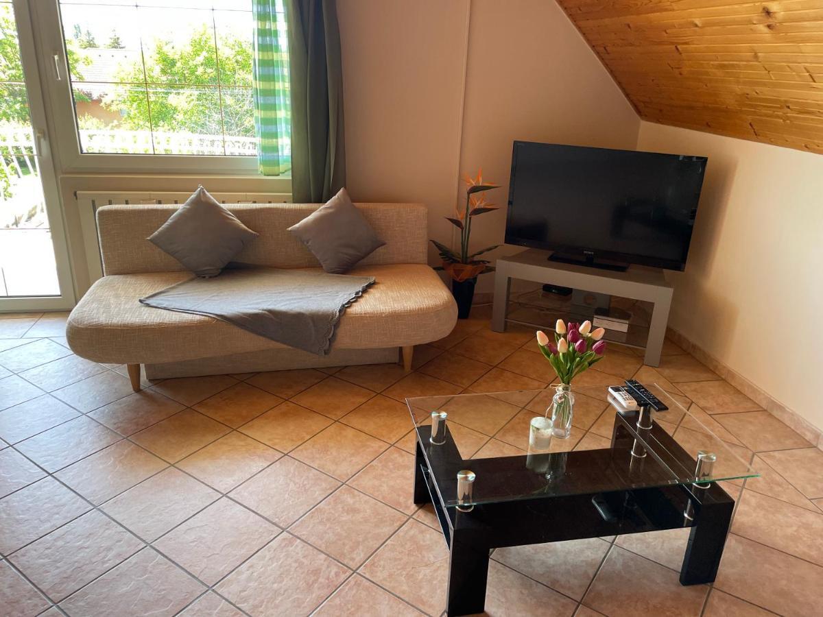 Esther Apartman Денешдиаш Экстерьер фото