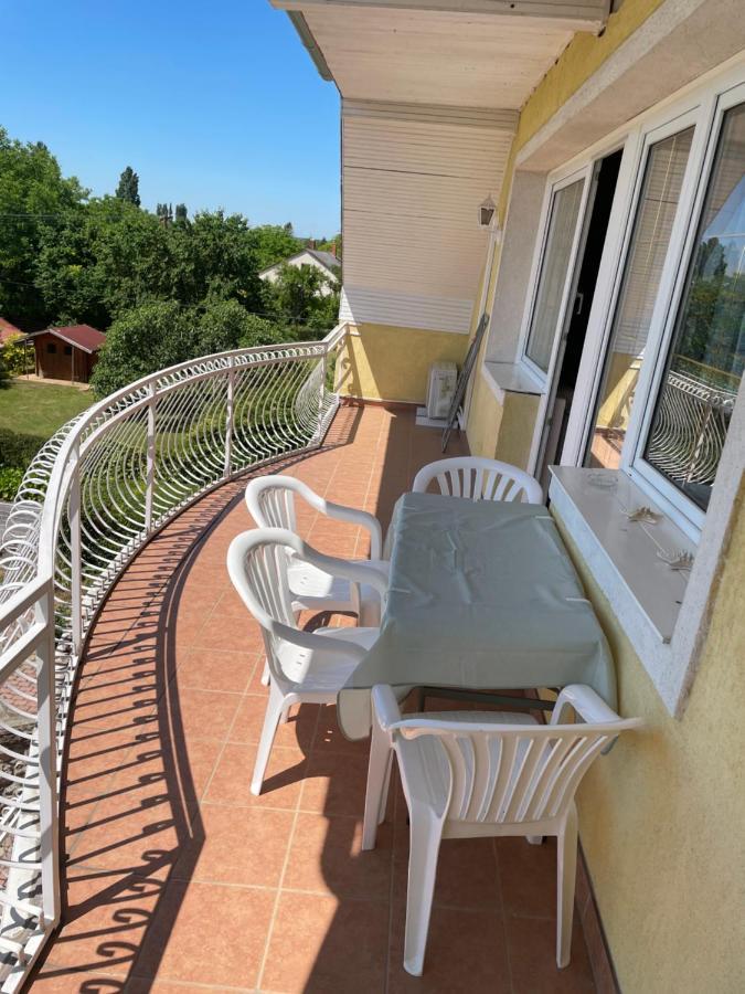Esther Apartman Денешдиаш Экстерьер фото